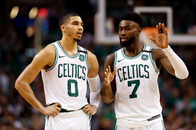 今日NBA伤停08:00黄蜂VS奇才德朗-赖特：预计缺席08:00魔术VS掘金温德尔-卡特、马克尔-富尔茨、弗拉特科-坎卡、贾马尔-穆雷：预计缺席齐克-纳吉：出战成疑08:30步行者VS猛龙赛迪斯-杨、克里斯蒂安-科洛克、贾文-利伯蒂：预计缺席安德鲁-内姆哈德：出战成疑08:30凯尔特人VS雄鹿杰-克劳德、克里斯-李文斯顿、马乔恩-博尚、达米安-利拉德：预计缺席08:30老鹰VS篮网穆罕默德-盖伊、科比-巴夫金、本-西蒙斯、卡梅隆-托马斯、丹尼斯-史密斯：预计缺席AJ-格里芬：出战成疑08:30骑士VS热火伊萨克-奥科罗、多诺万-米切尔、泰-杰罗姆、里基-卢比奥、凯文-乐福、巴姆-阿德巴约、泰勒-希罗、RJ-汉普顿：预计缺席卡里斯-勒维尔：出战成疑09:00雷霆VS公牛贾伦-威廉姆斯、鲍尔：预计缺席09:00森林狼VS76人麦克丹尼尔斯、麦克丹尼尔斯、乌布雷：预计缺席09:00马刺VS快船梅森-普拉姆利、梅森-普拉姆利：预计缺席瓦塞尔：出战成疑09:00火箭VS灰熊阿门-汤普森、奥拉迪波、拉拉维亚、蒂尔曼、肯纳德、斯玛特、亚当斯、莫兰特、布兰登-克拉克：预计缺席09:00鹈鹕VS国王马特-里安、麦科勒姆、特雷-墨菲、基恩-埃利斯、莱恩、莱尔斯：预计缺席南斯、基根-穆雷、杜阿尔特、：出战成疑11:00开拓者VS爵士韦恩莱特、罗伯特-威廉姆斯、斯库特-亨德森、安芬尼-西蒙斯、沃克-凯斯勒：预计缺席11:00太阳VS勇士比尔、达米恩-李、德雷蒙德-格林：预计缺席渡边雄太、加里-佩顿二世：出战成疑11:30湖人VS独行侠文森特、范德比尔特、克勒贝尔：预计缺席雷迪什、塞思-库里：出战成疑专家推荐【陈嘟嘟】足球6连红带来08:10分阿根廷杯赛事：博卡青年VS拉普拉塔大学生比赛解读【张金宏】足球17中13带来09点哥斯甲赛事：普塔雷纳斯VS阿拉胡埃伦斯赛事解析【大元老师】篮球20中14带来9点NBA赛事：国王VS鹈鹕比赛分析今日焦点赛事足球方面，清晨南美赛场的巴甲和阿根廷杯等多项赛事将轮番上演；篮球方面，今日NBA有多场比赛进行，从早上8点至中午11点30分，7M体育会有多名专家对比赛做出精彩解析，敬请关注！